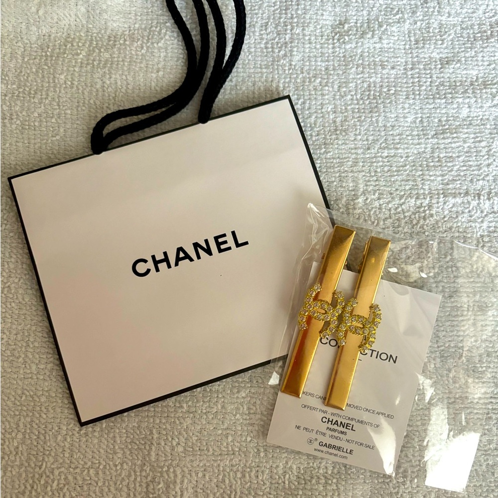 BEAUTY GWP HAIR PINS GOLD WITH CC crystals